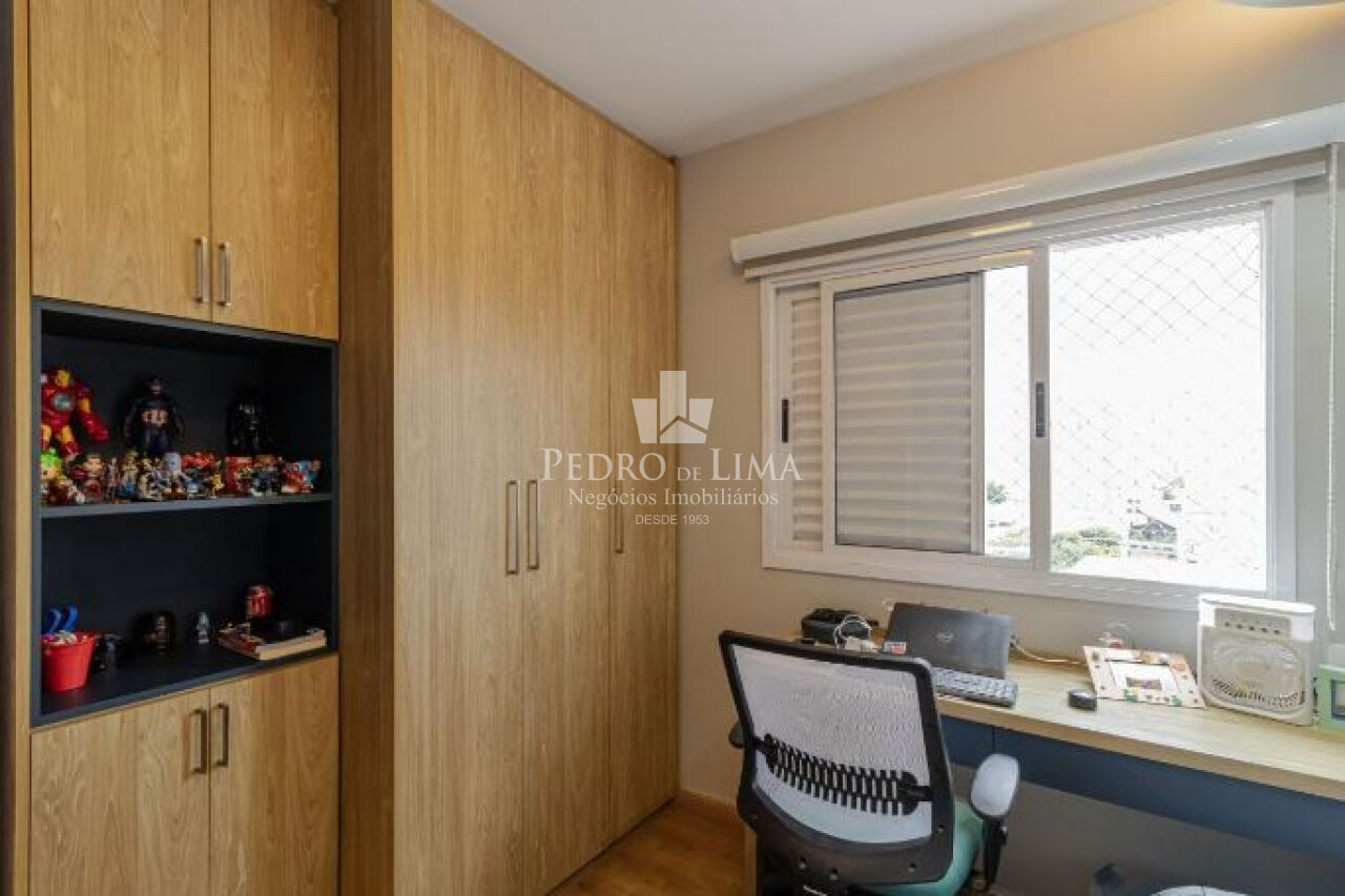 Apartamento na Mooca, reformado, 104m², 3 dormitórios sendo 1 suíte, 2 vagas, varanda gourmet.