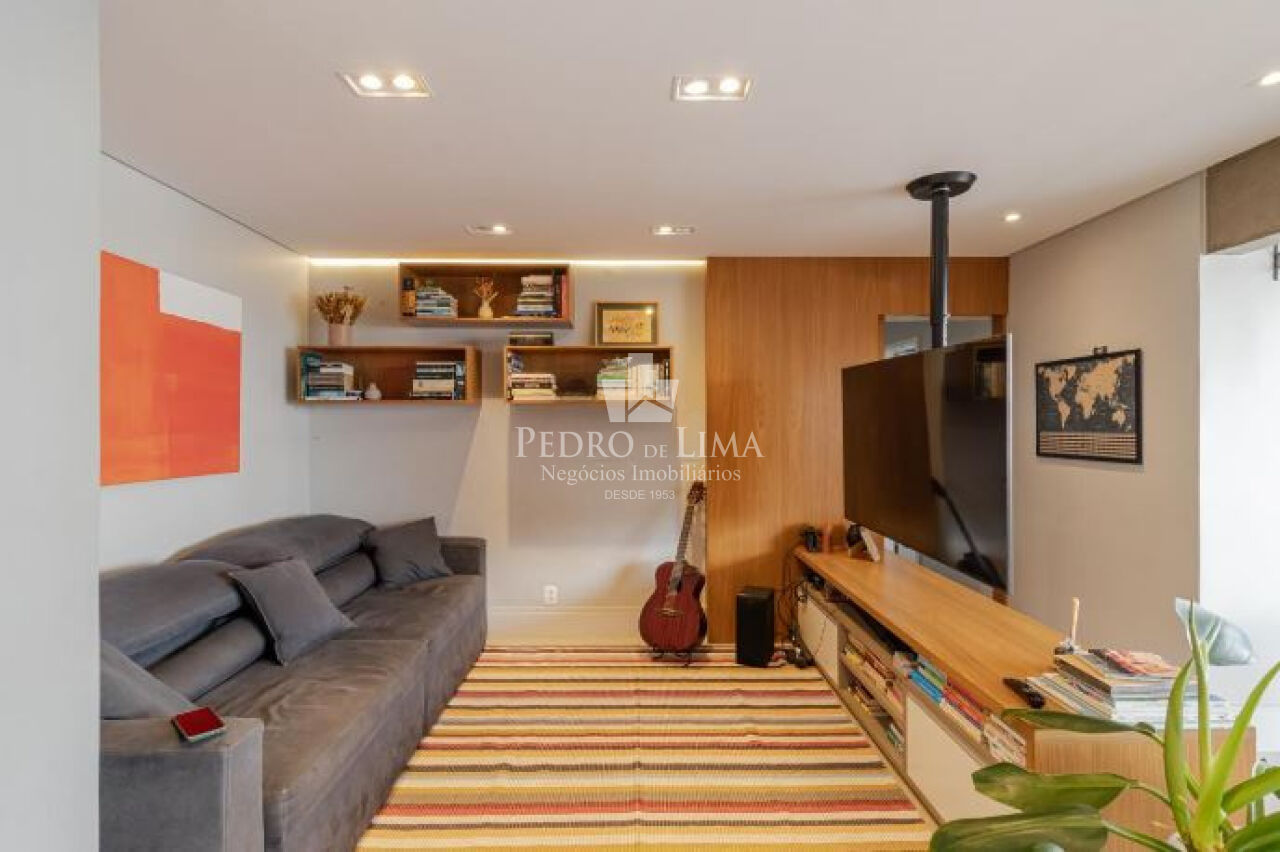 Apartamento na Mooca, reformado, 104m², 3 dormitórios sendo 1 suíte, 2 vagas, varanda gourmet.