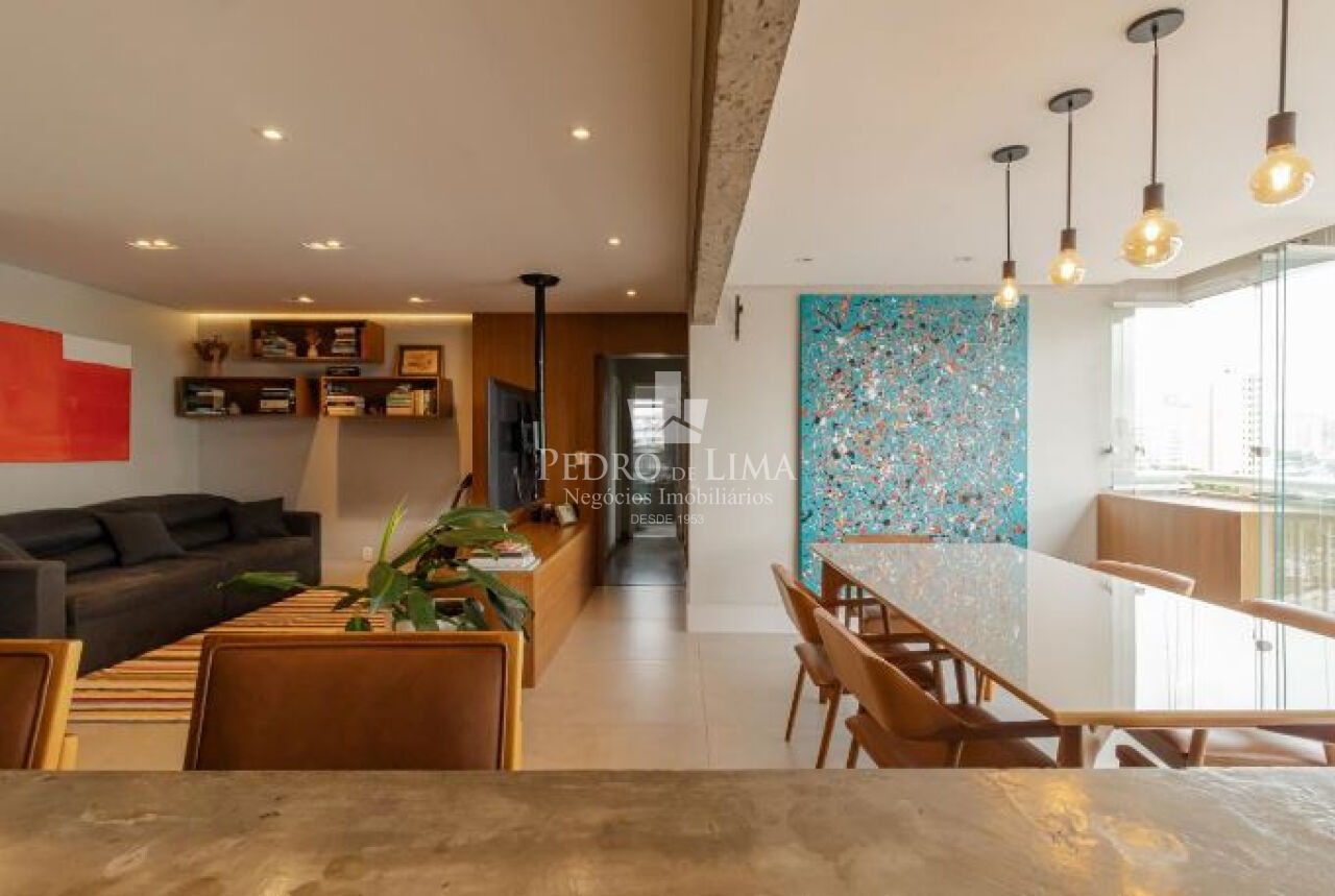 Apartamento na Mooca, reformado, 104m², 3 dormitórios sendo 1 suíte, 2 vagas, varanda gourmet.
