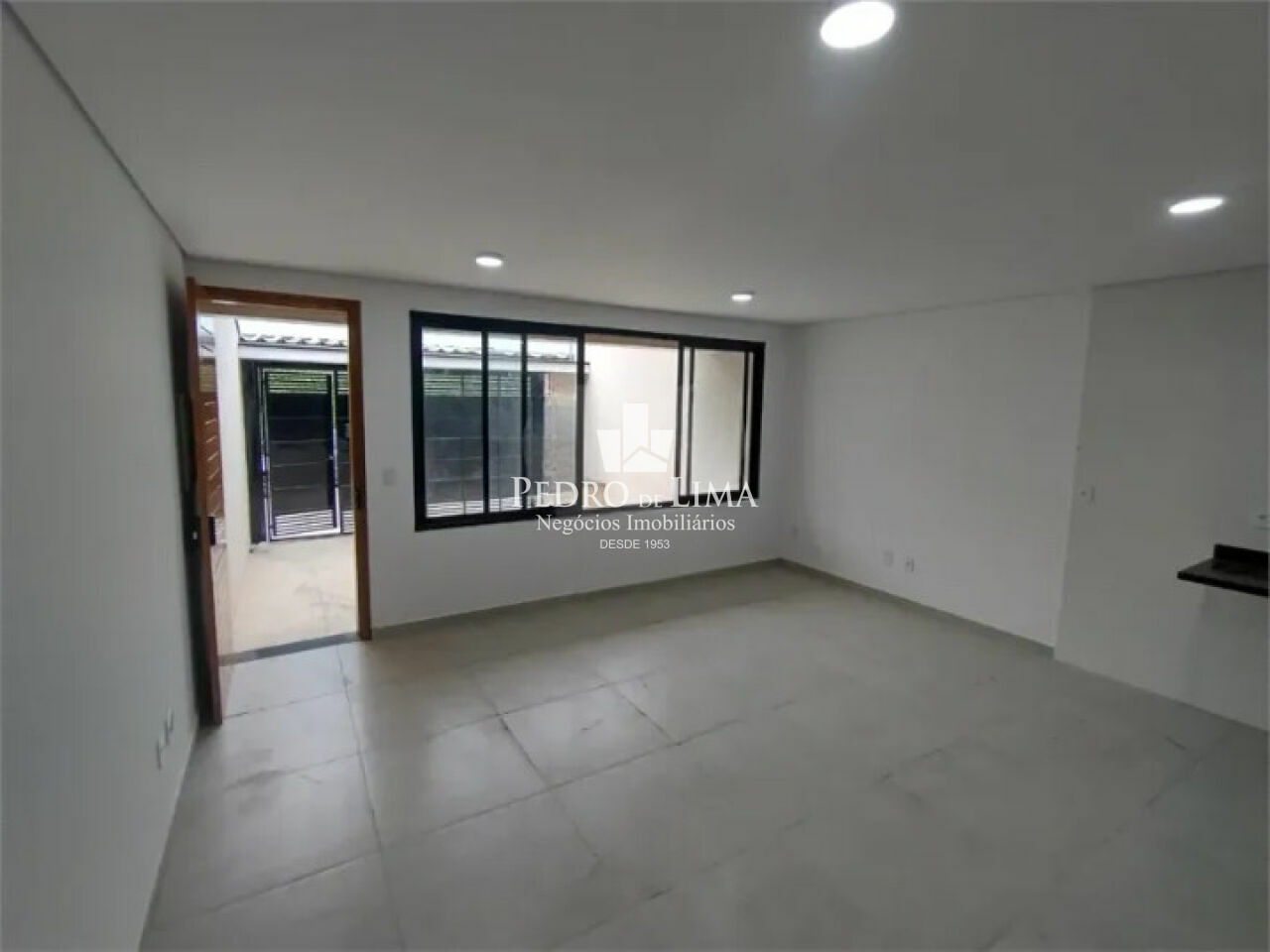 Sobrado 3 dormitorios sendo 1 suite 2 vagas de garagem na Vila Carrão
