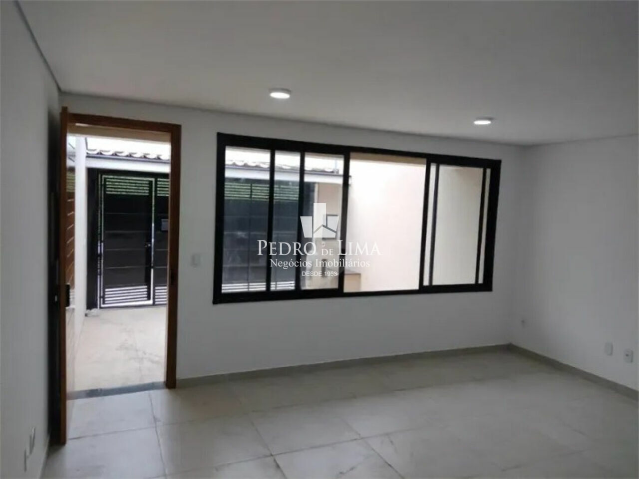 Sobrado 3 dormitorios sendo 1 suite 2 vagas de garagem na Vila Carrão