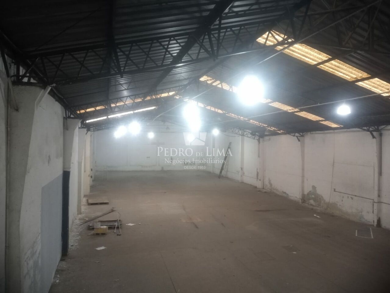 Galpão com  aproximadamente  750m² no Carrão 