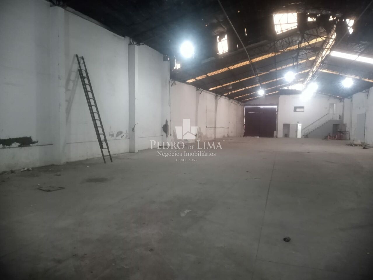 Galpão com  aproximadamente  750m² no Carrão 