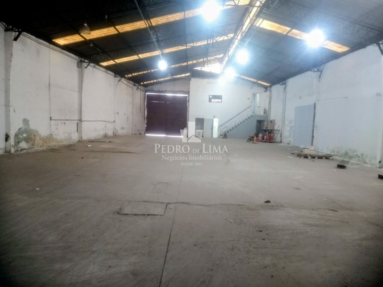 Galpão com  aproximadamente  750m² no Carrão 