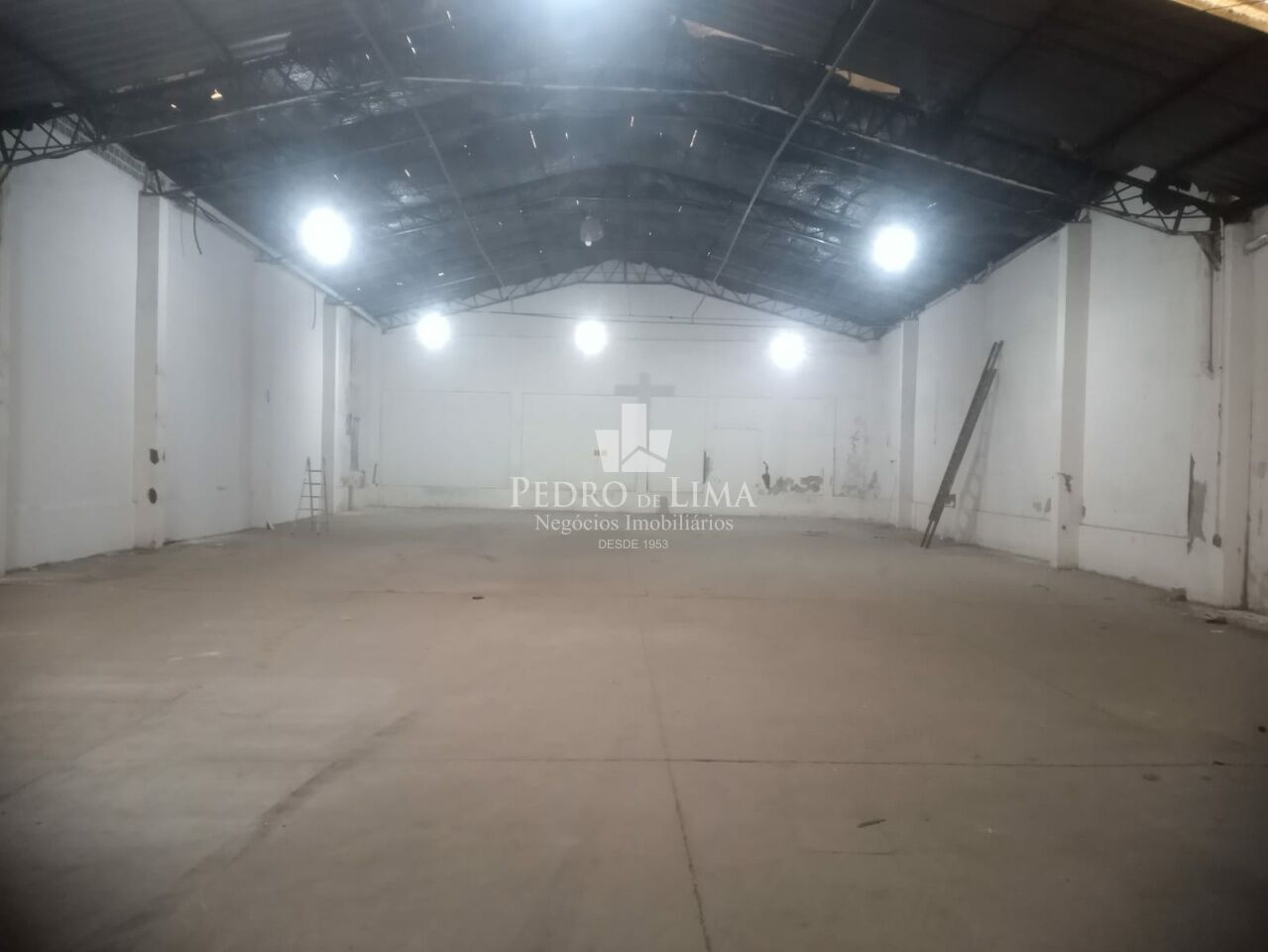 Galpão com  aproximadamente  750m² no Carrão 