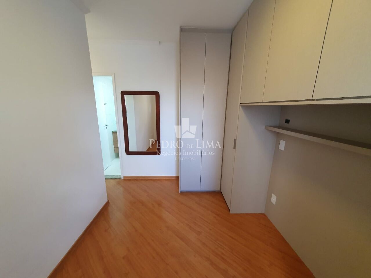 Apartamento no Tatuapé, a duas quadras do Metrô Carrão, 54m2, 2 dormitórios sendo 1 suíte e 3 vagas.