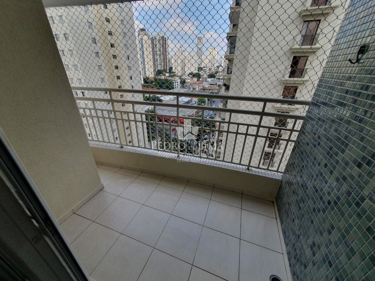 Apartamento no Tatuapé, a duas quadras do Metrô Carrão, 54m2, 2 dormitórios sendo 1 suíte e 3 vagas.