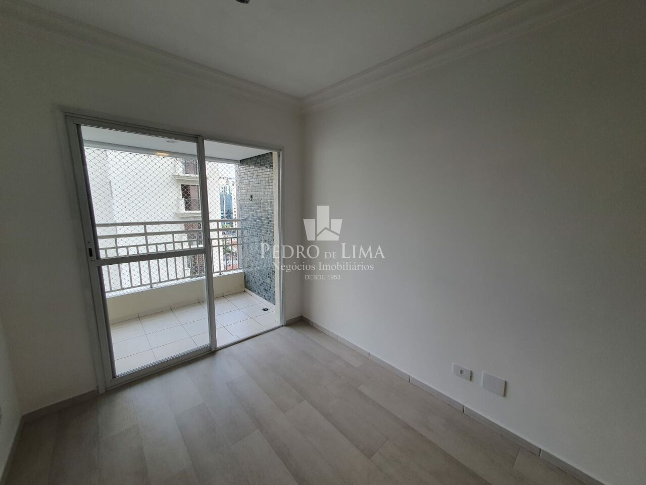 Apartamento no Tatuapé, a duas quadras do Metrô Carrão, 54m2, 2 dormitórios sendo 1 suíte e 3 vagas.