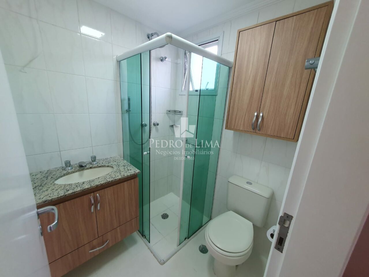 Apartamento no Tatuapé, a duas quadras do Metrô Carrão, 54m2, 2 dormitórios sendo 1 suíte e 3 vagas.