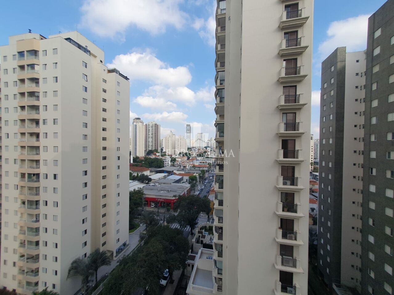 Apartamento no Tatuapé, a duas quadras do Metrô Carrão, 54m2, 2 dormitórios sendo 1 suíte e 3 vagas.