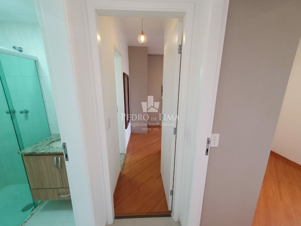 Apartamento no Tatuapé, a duas quadras do Metrô Carrão, 54m2, 2 dormitórios sendo 1 suíte e 3 vagas.