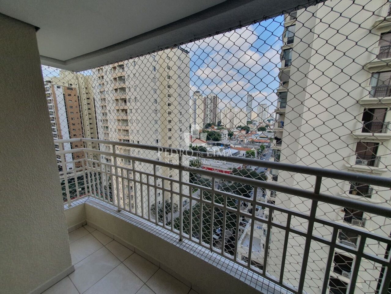 Apartamento no Tatuapé, a duas quadras do Metrô Carrão, 54m2, 2 dormitórios sendo 1 suíte e 3 vagas.