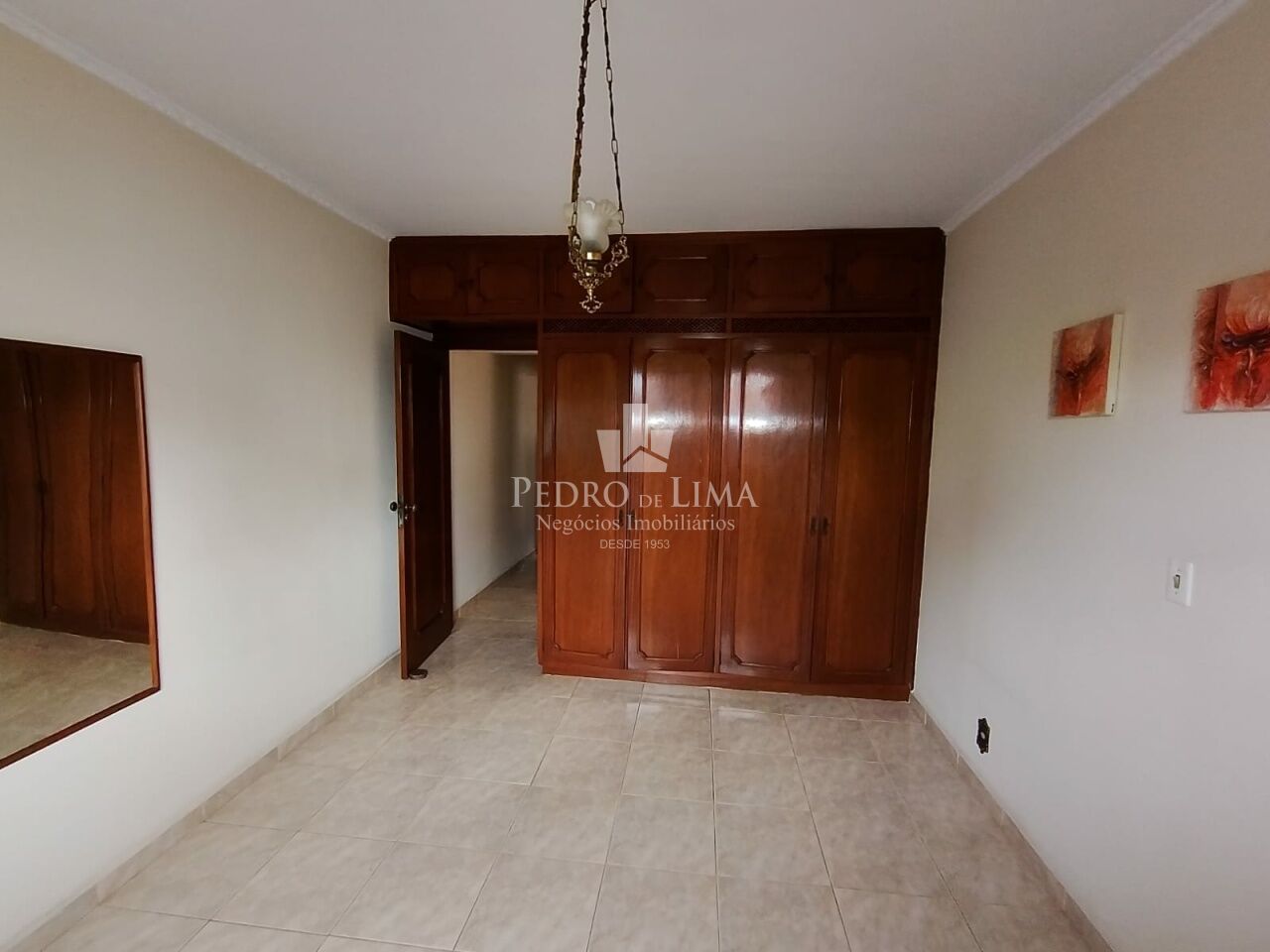 Sobrado Residencial de 3 Dormitórios,2 Vagas, Área Gourmet, Próximo ao Metrô Guilhermina