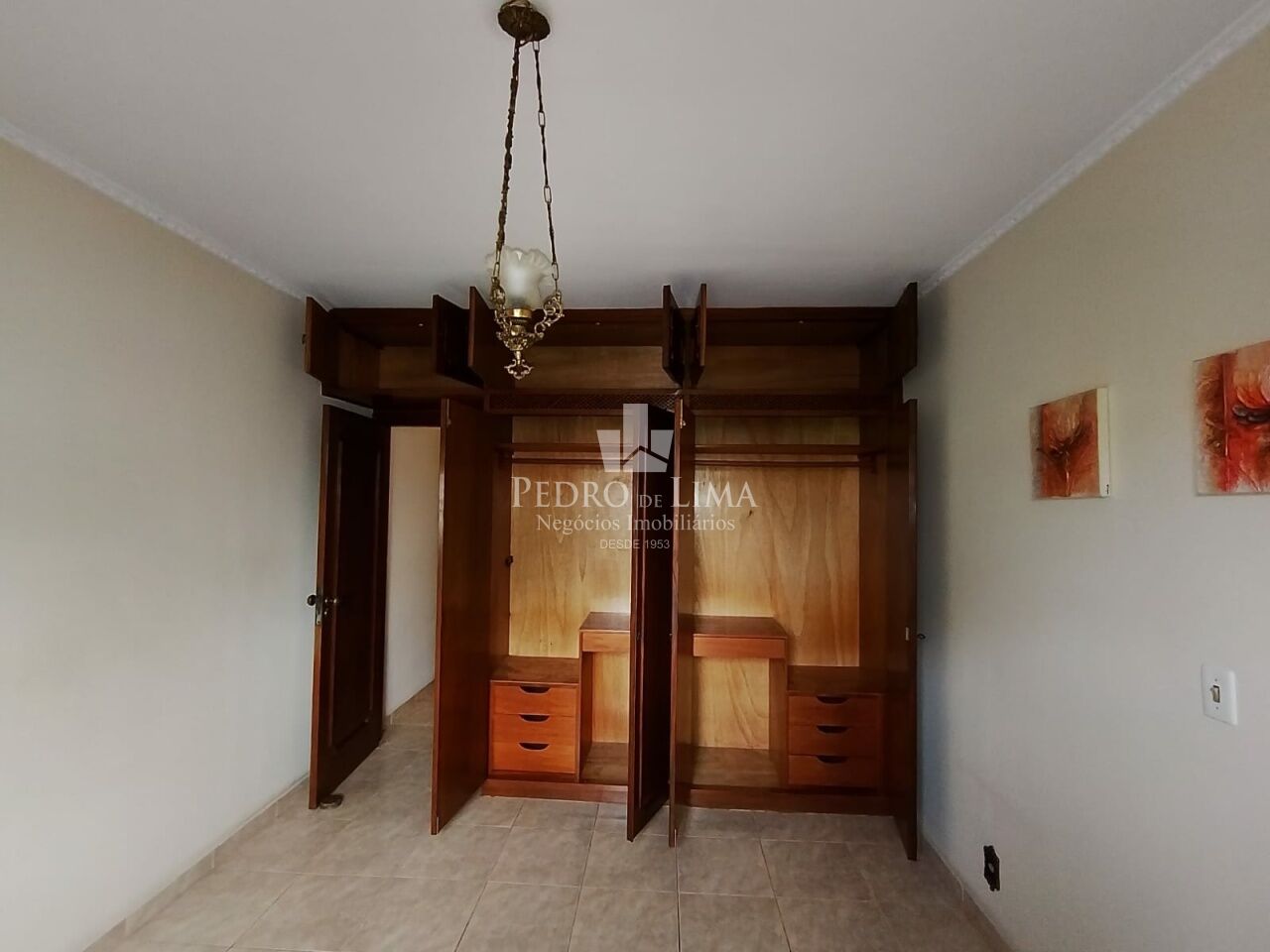 Sobrado Residencial de 3 Dormitórios,2 Vagas, Área Gourmet, Próximo ao Metrô Guilhermina