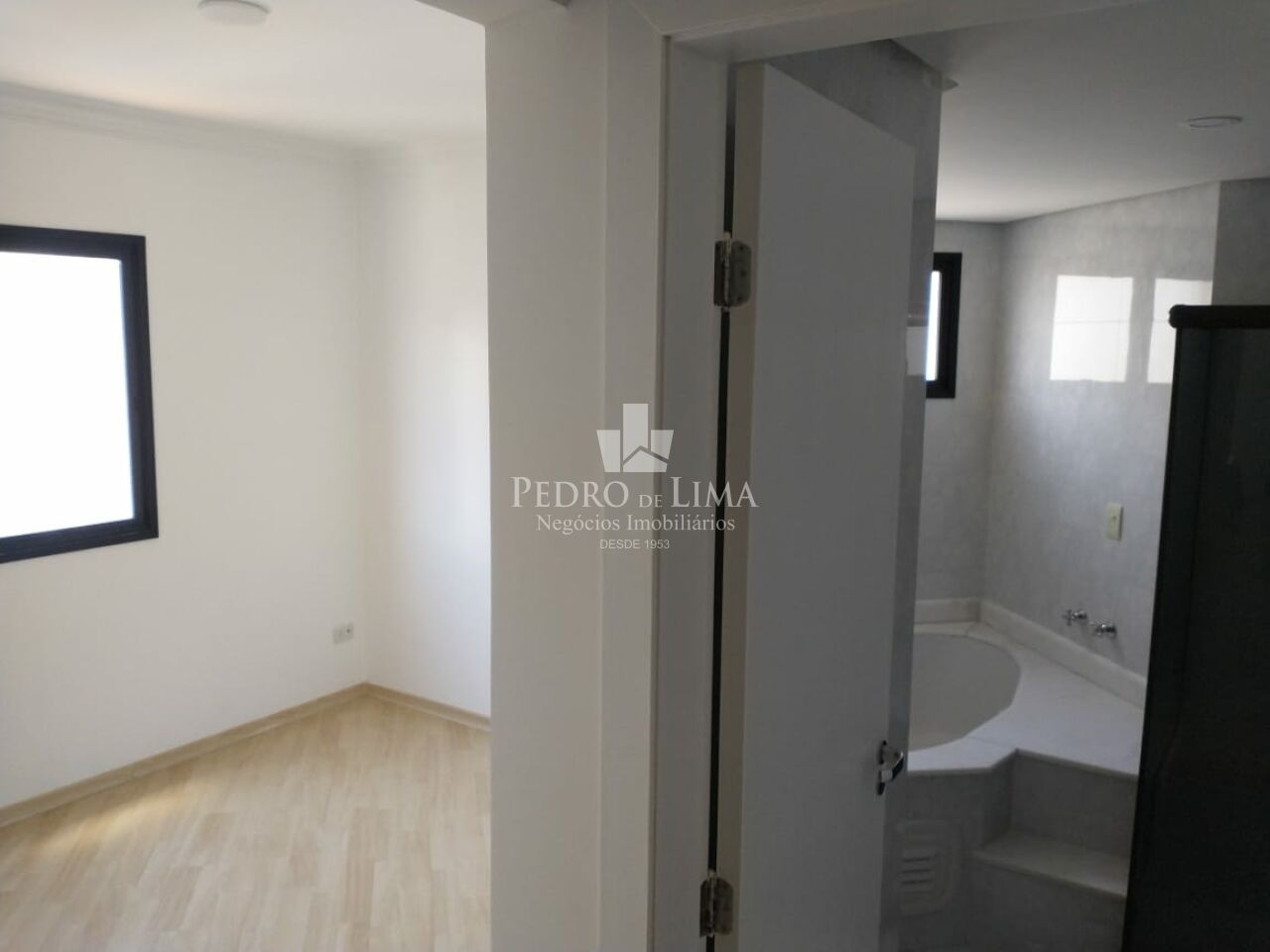 Apartamento  3 quartos sendo 1 suíte ,  3 banheiros, 2 vagas,  Condomínio Saint German Anália Franco