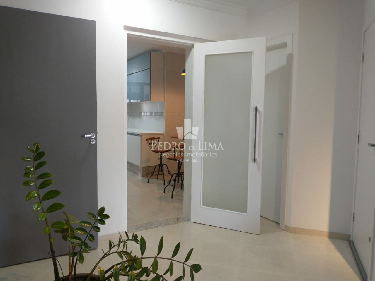 Apartamento  3 quartos sendo 1 suíte ,  3 banheiros, 2 vagas,  Condomínio Saint German Anália Franco