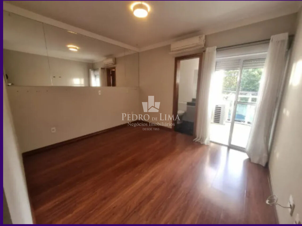 Sobrado Tatuapé 200 m²  3 suítes, churrasqueira, 5 vagas , excelente localização .