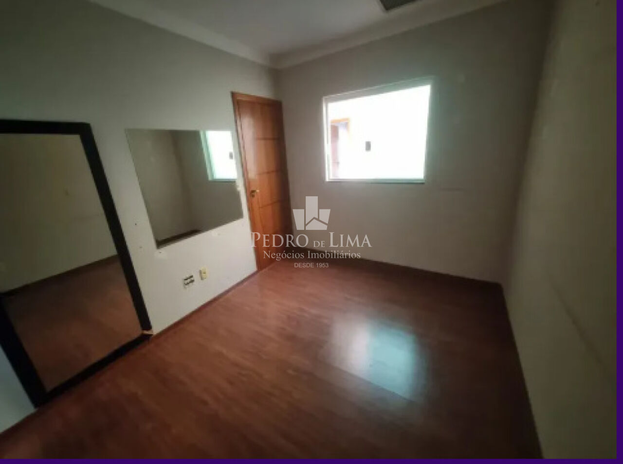Sobrado Tatuapé 200 m²  3 suítes, churrasqueira, 5 vagas , excelente localização .
