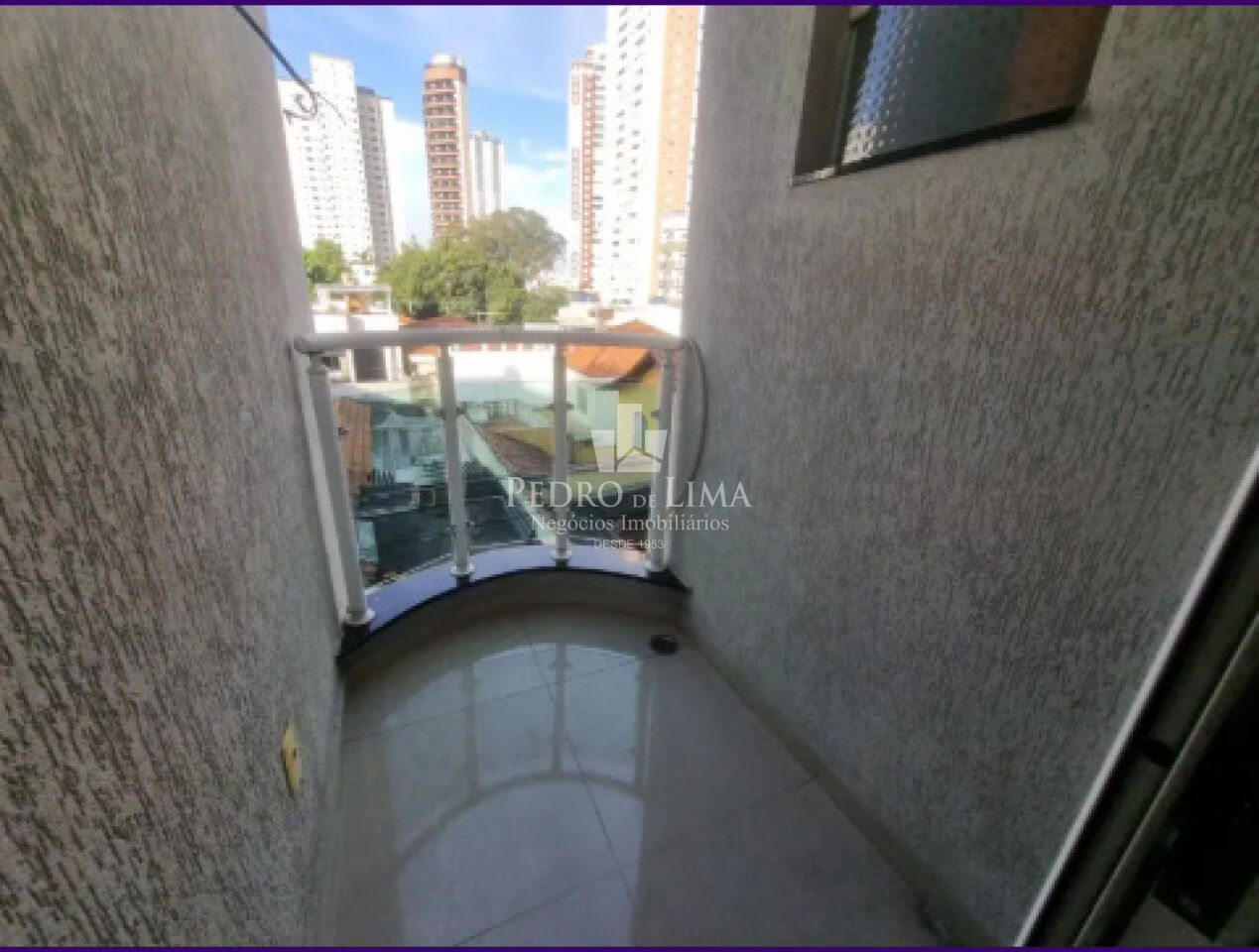Sobrado Tatuapé 200 m²  3 suítes, churrasqueira, 5 vagas , excelente localização .