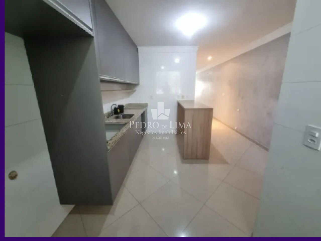 Sobrado Tatuapé 200 m²  3 suítes, churrasqueira, 5 vagas , excelente localização .