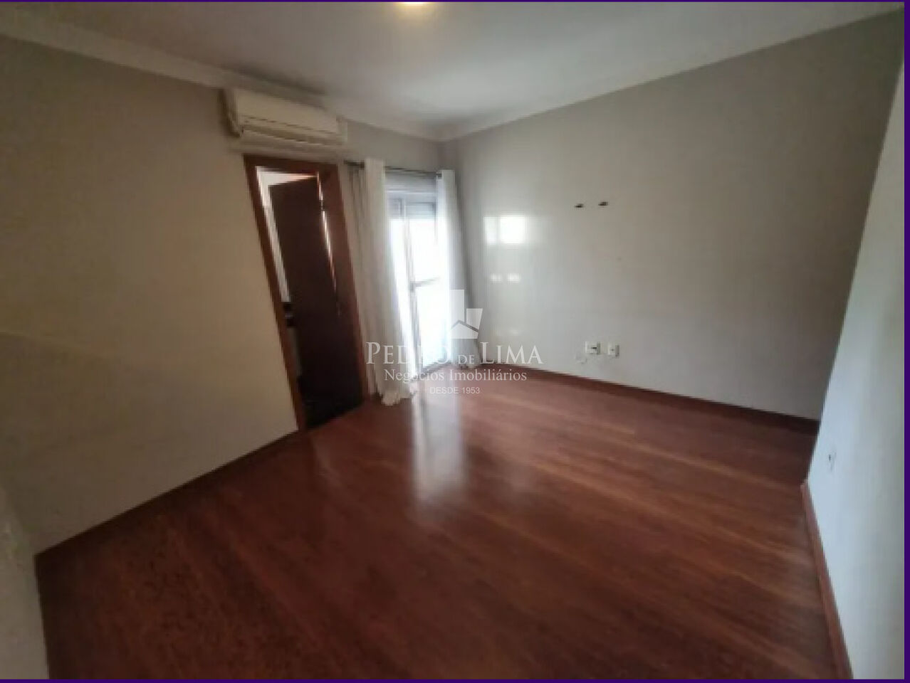 Sobrado Tatuapé 200 m²  3 suítes, churrasqueira, 5 vagas , excelente localização .