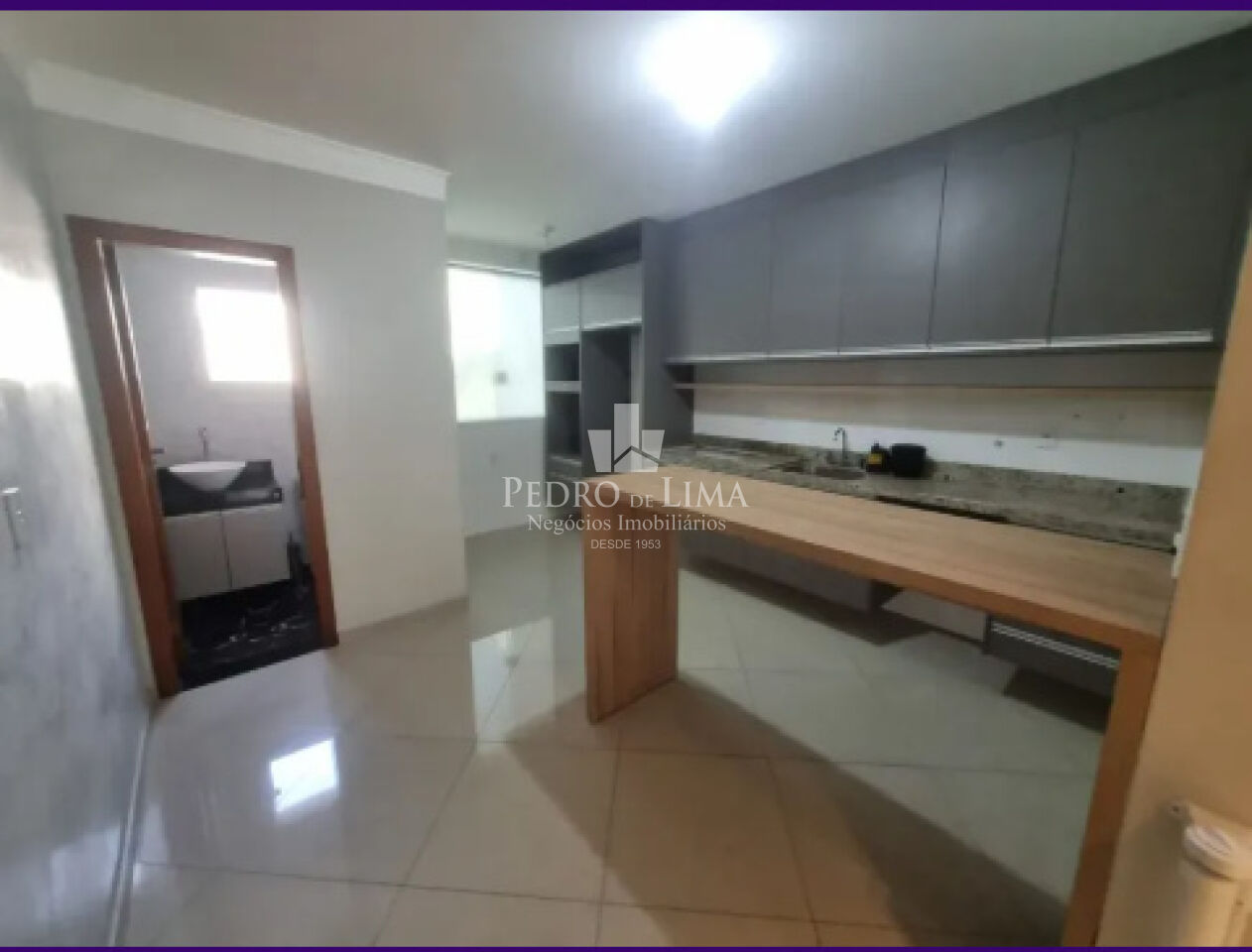 Sobrado Tatuapé 200 m²  3 suítes, churrasqueira, 5 vagas , excelente localização .