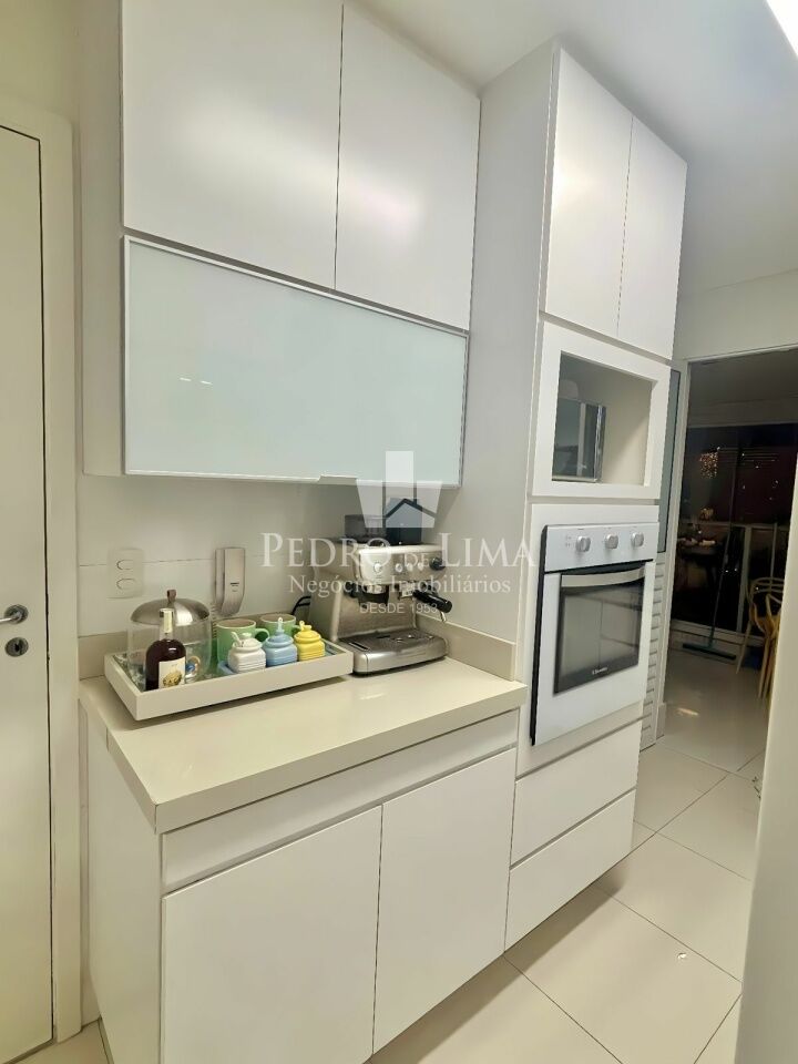 Apartamento no Tatuapé, 95m², 3 dormitórios, 2 vagas, varanda com churrasqueira.