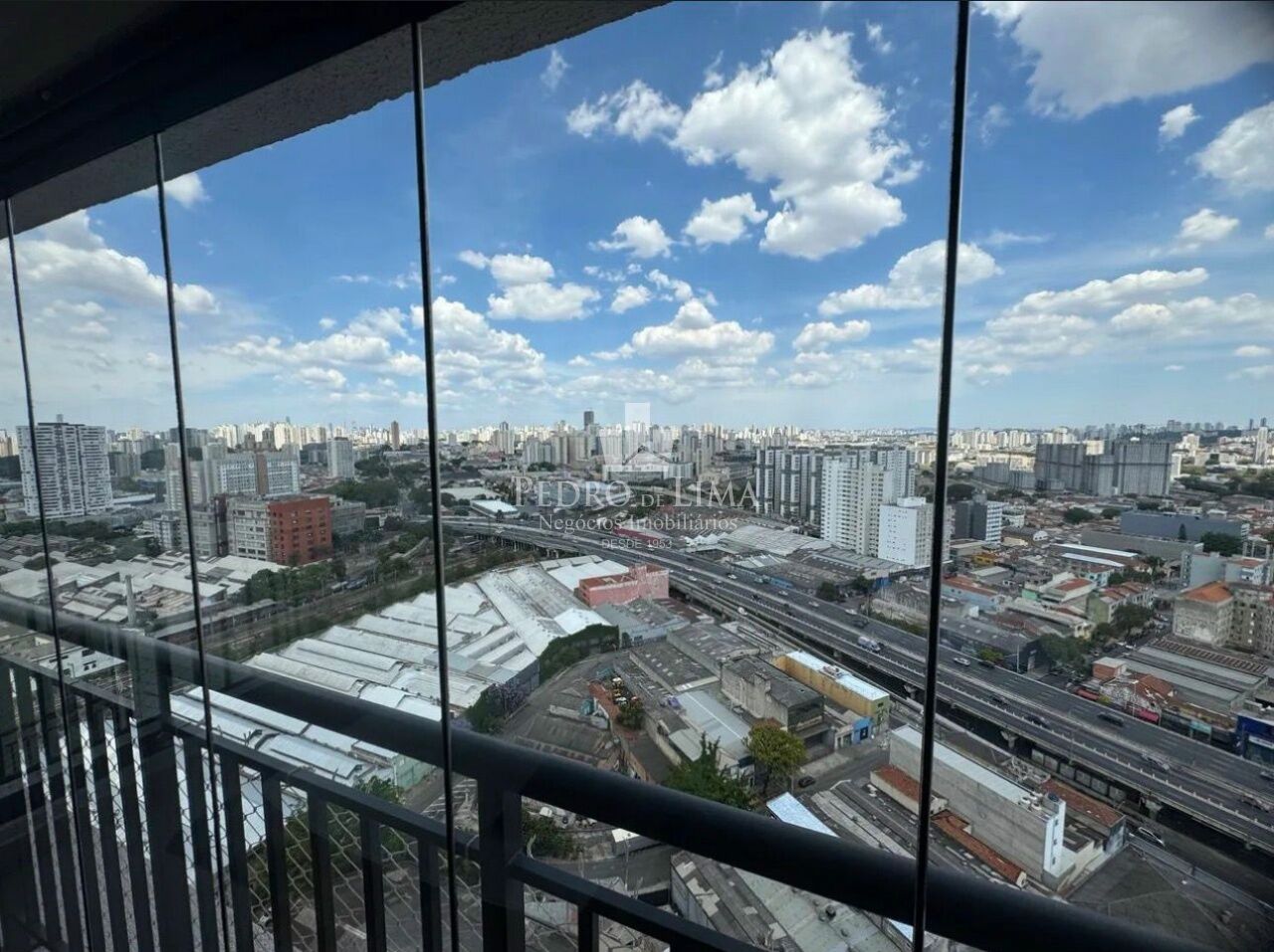 Condomínio Wonder Praças da Cidade  2 quartos sendo  2 suítes, 3 banheiros 2 vagas de garagem 