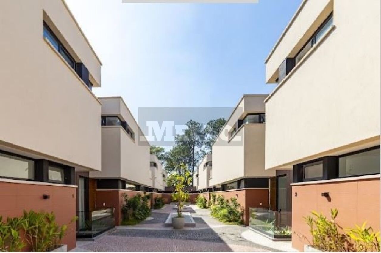 Sobrado para Venda - Jardim Cordeiro