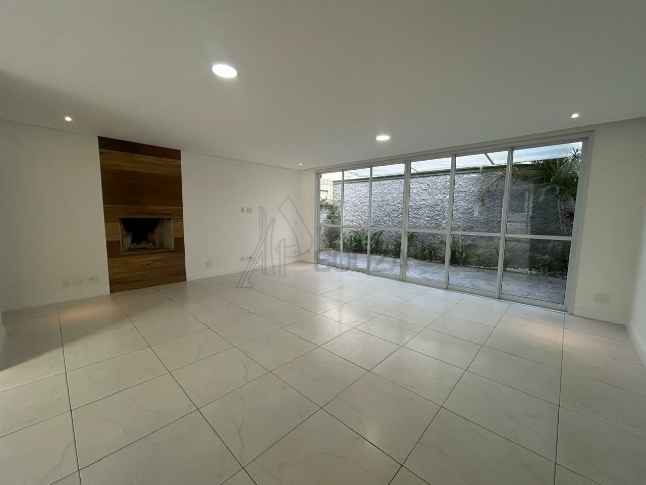 Condom�nio para Venda - Trememb�