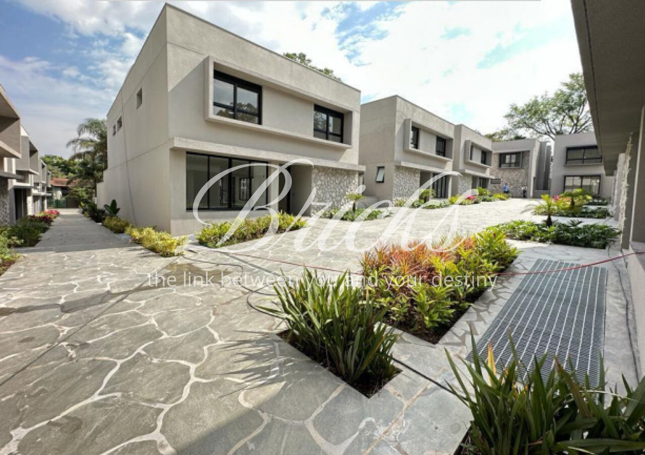 Casa em Condominio para Venda - Granja Julieta