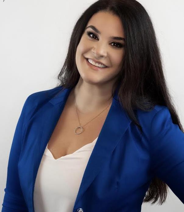 Real Estate Agent Shira Sturm Dickson, TN