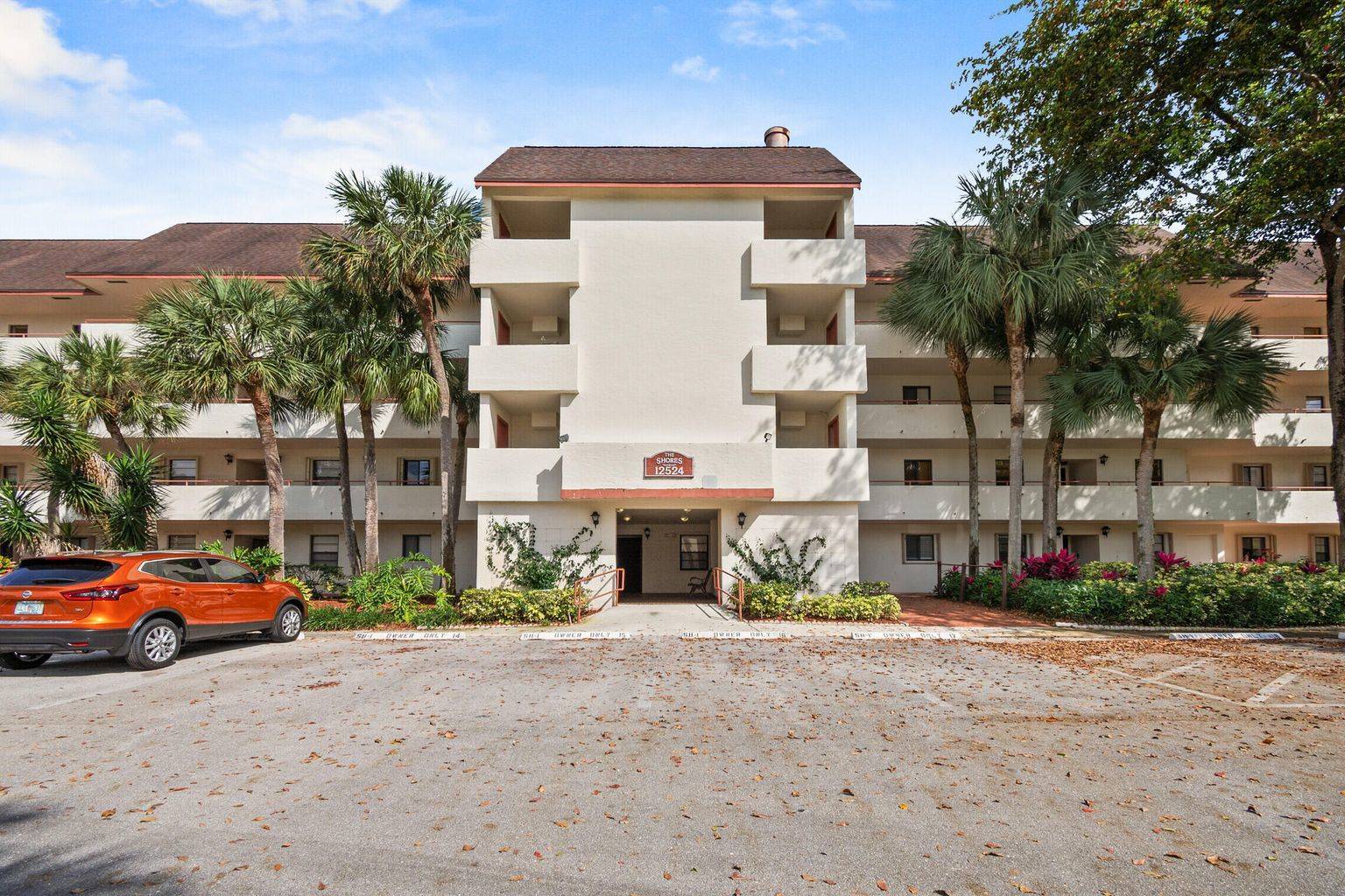 12524 Shoreline Dr 303