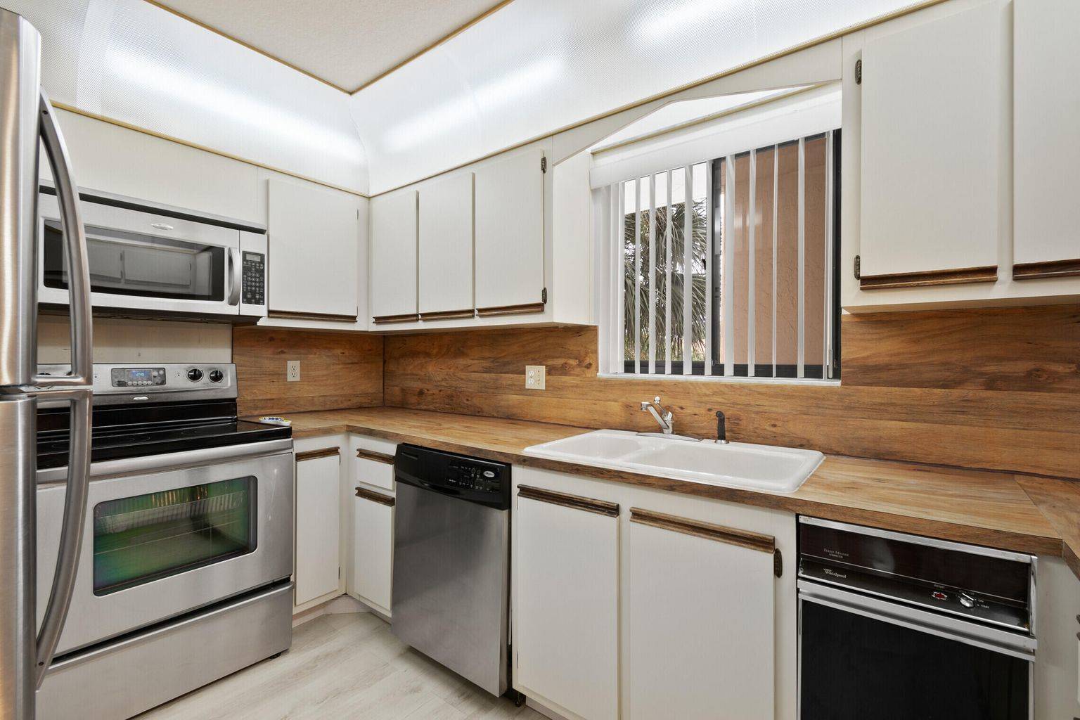 12524 Shoreline Dr 303