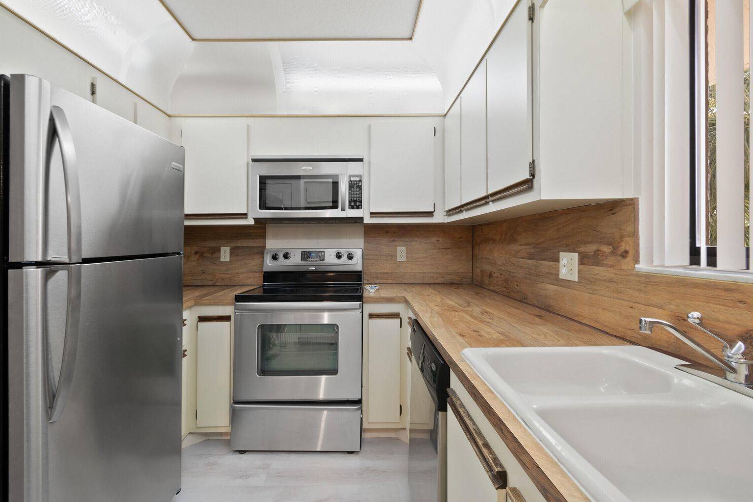 12524 Shoreline Dr 303