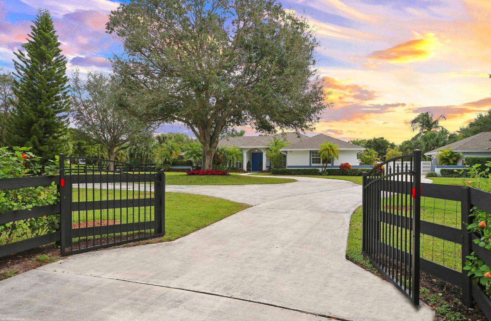 SOLD-1381 Clydesdale Ave