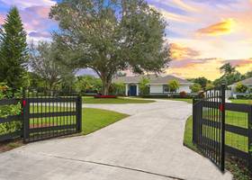 SOLD-1381 Clydesdale Ave