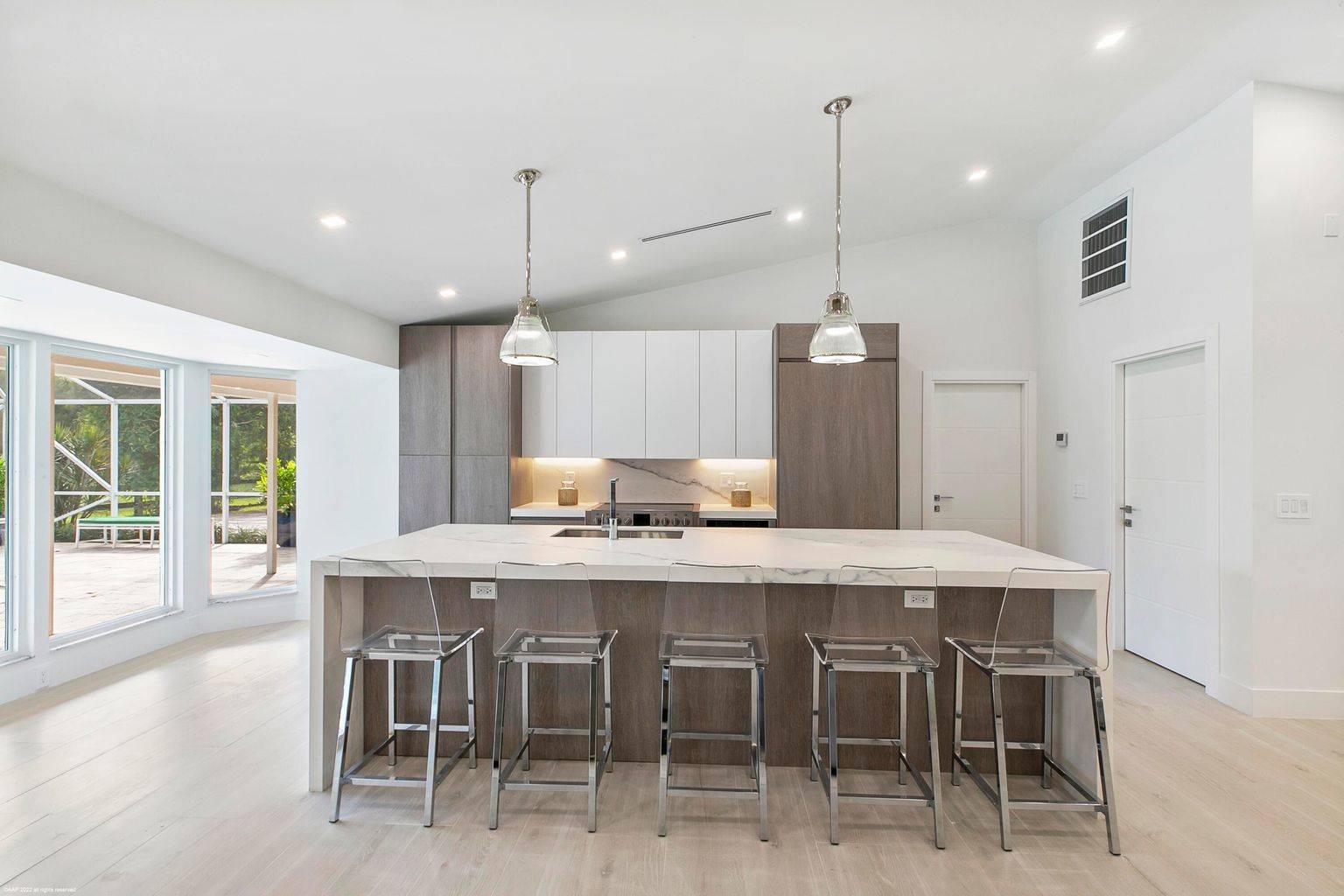 SOLD-1381 Clydesdale Ave