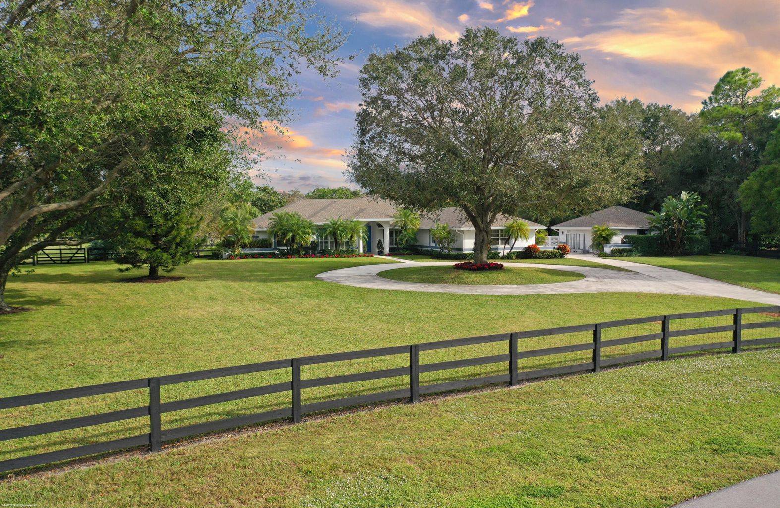 SOLD-1381 Clydesdale Ave