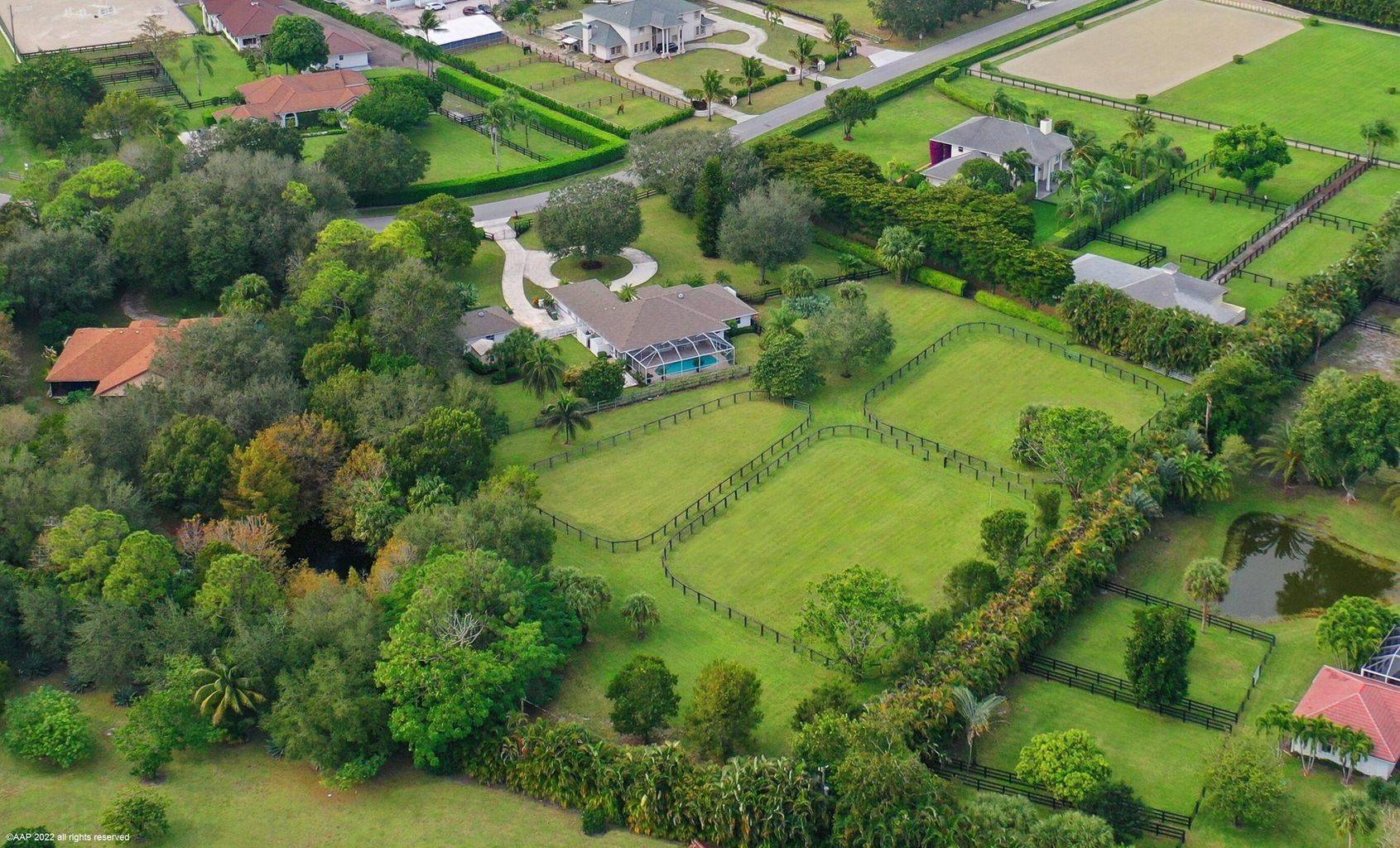 SOLD-1381 Clydesdale Ave