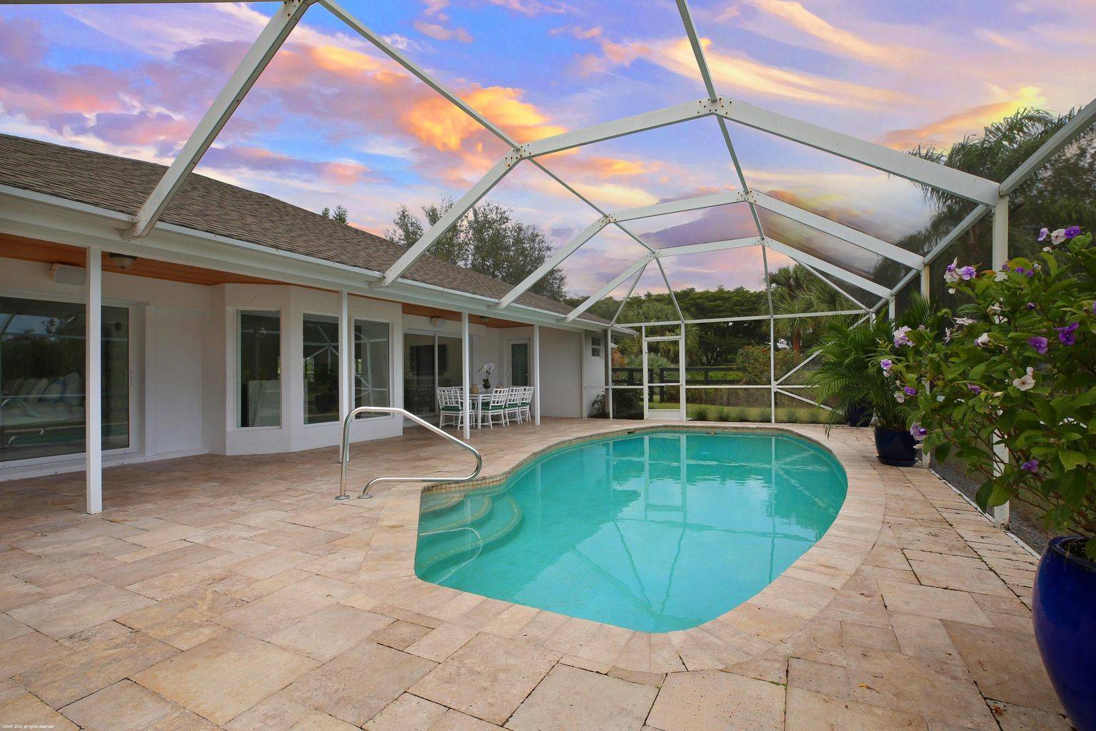 SOLD-1381 Clydesdale Ave