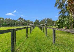 SOLD-1381 Clydesdale Ave