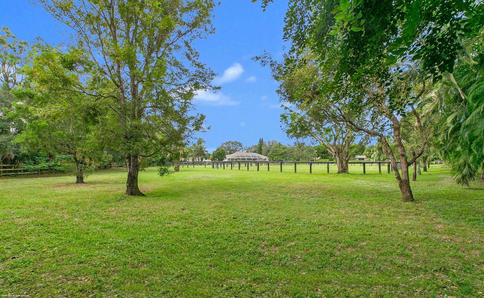 SOLD-1381 Clydesdale Ave