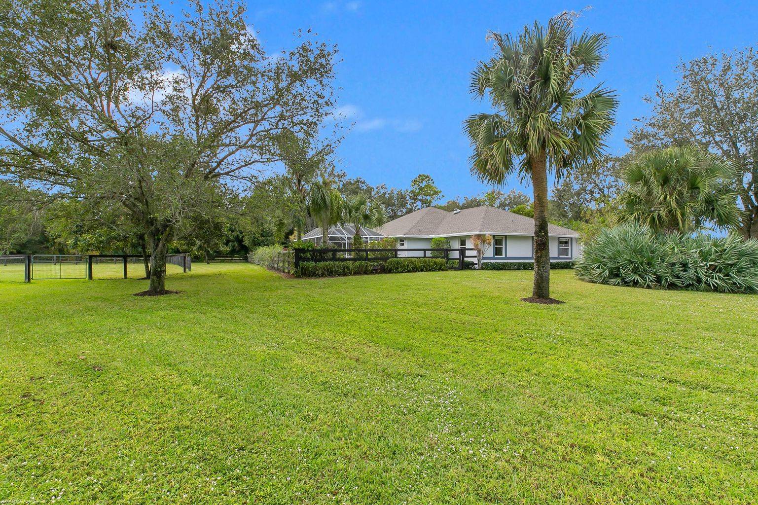 SOLD-1381 Clydesdale Ave