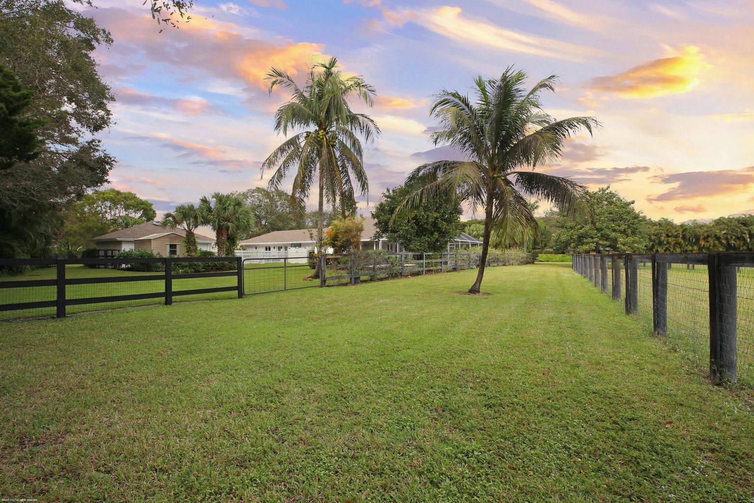 SOLD-1381 Clydesdale Ave