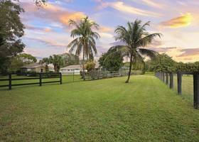 SOLD-1381 Clydesdale Ave