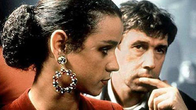 The Crying Game movie review & film summary (1992) - Vimarsana News