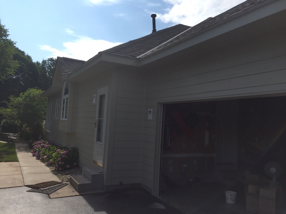 Creve Coeur, MO - Our job is almost complete. New Hardie job looking sharp. Creve Coeur, MO - Our job is almost complete. New Hardie job looking sharp.