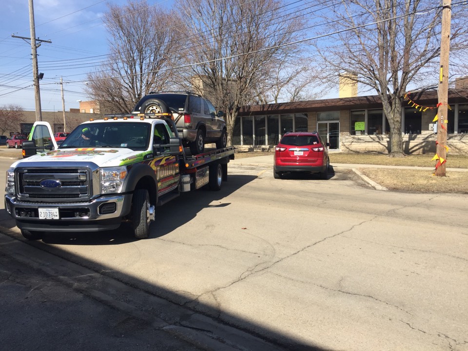 Towing, ottawa, IL, flatbed, heavy duty, roadside assistance