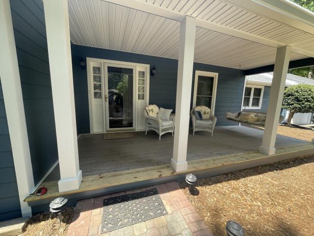 
I recently completed a home service project in Powder Springs, Ga. The project included replacing the siding and gutters on the house and replacing the front porch rails.